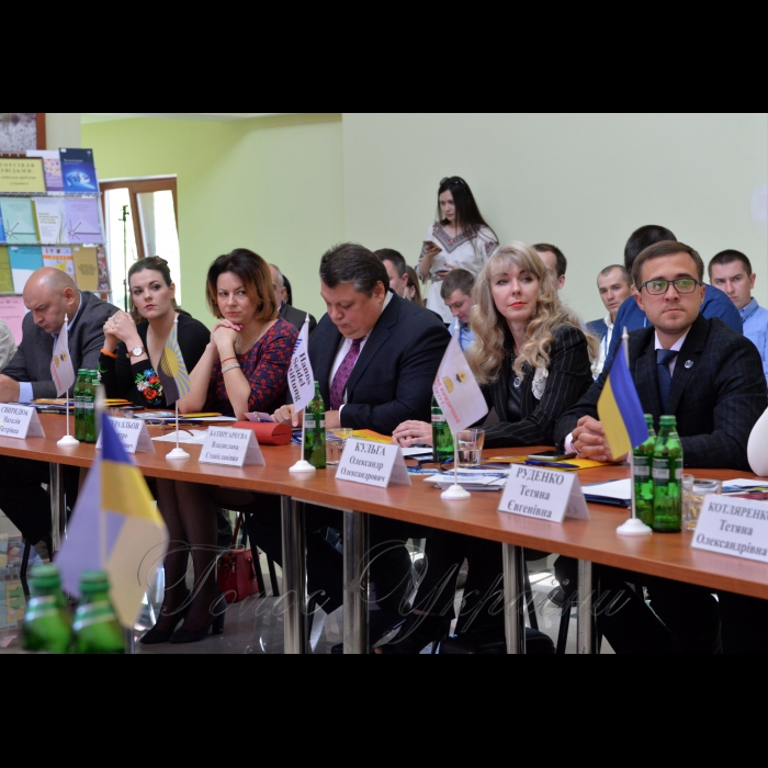 18 травня 2017 у м. Марiуполь відбулось відкриття дводеної міжнародної конференціі - круглий стіл 
