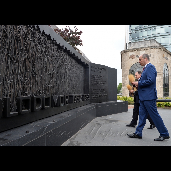 15 червня 2017 на завершення візиту до США Голова Верховної Ради України Андрій Парубій разом з делегацією вшанували жертв Голодомору-геноциду українського народу на меморіалі у Вашингтоні.