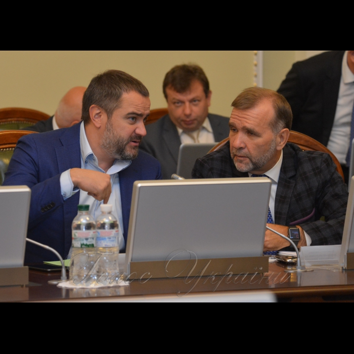 2 жовтня 2017 засідання погоджувальної ради.
Андрій Павелко, Олександр Бакуменко (БПП).