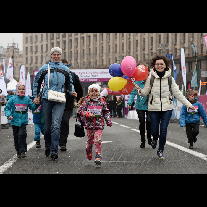 8 жовтня 2017 Київ. Учасники VIII щорічного міжнародного марафону Wizz Air Kyiv City Marathon 2017.