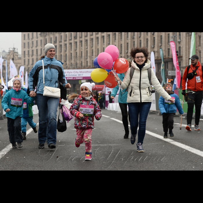 8 жовтня 2017 Київ. Учасники VIII щорічного міжнародного марафону Wizz Air Kyiv City Marathon 2017.