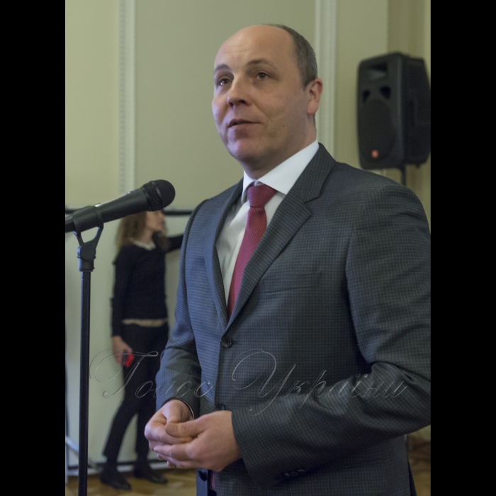 21 грудня 2017 Голова Верховної Ради України Андрій Парубій відкрив показ фільму «Кіборги» у Парламенті.