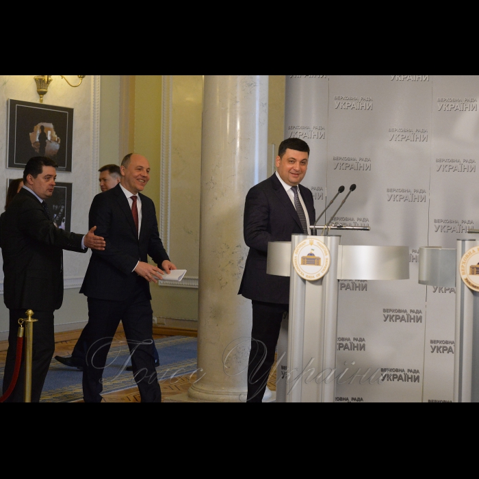 5 лютого 2018 спільний брифінг Голови Верховної Ради України Андрія Парубія і Прем'єр-міністра України Володимира Гройсмана.