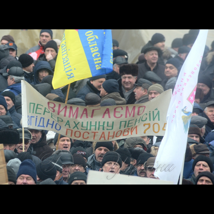 Мітинг військових пенсіонерів біля Верховної Ради України щодо перерахунку пенсій (питання буде завтра розглядатись у ВР).