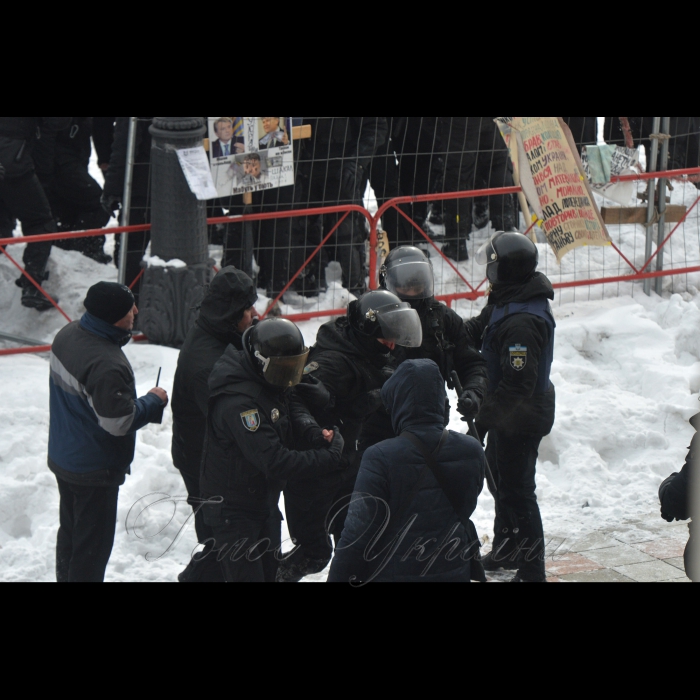 27 лютого 2018 сесія Верховної Ради України. Сутички з мітингувальниками біля ВР.