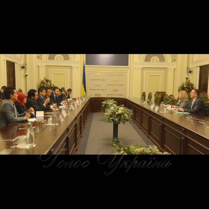 28 березня 2018 зустріч Першого заступника Голови Верховної Ради України Ірини Геращенко з делегацією Народної Консультативної Асамблеї (НКА) Республіки Індонезія на чолі із Заступником Голови НКА Махюдіном.