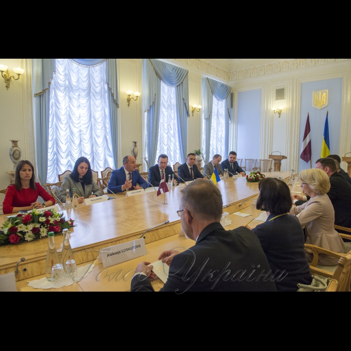 16 травня 2018 Голова Верховної Ради України Андрій Парубій провів зустріч зі делегацією парламентаріїв Саейму Латвійської Республіки на чолі зі Спікером Інарою Мурнієце.