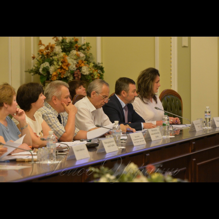 24 травня 2018 комітет Верховної Ради України з питань соціальної політики, зайнятості та пенсійного забезпечення провів засідання «круглого столу» на тему: «Соціальний захист сімей з дітьми».