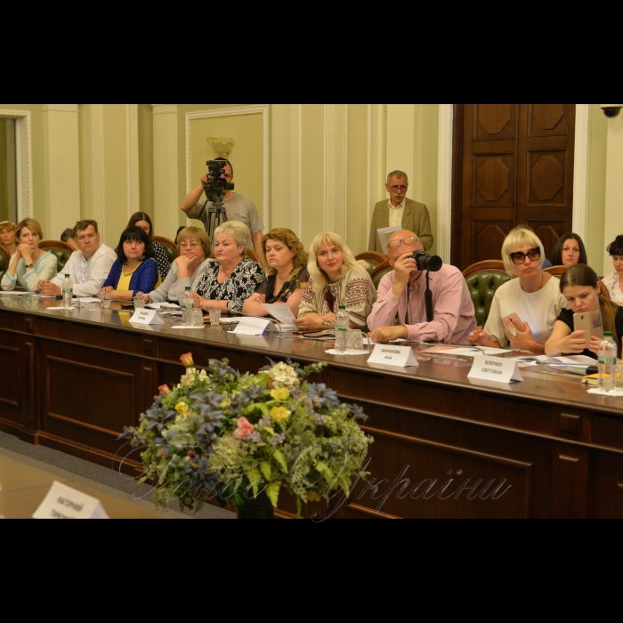 24 травня 2018 комітет Верховної Ради України з питань соціальної політики, зайнятості та пенсійного забезпечення провів засідання «круглого столу» на тему: «Соціальний захист сімей з дітьми».