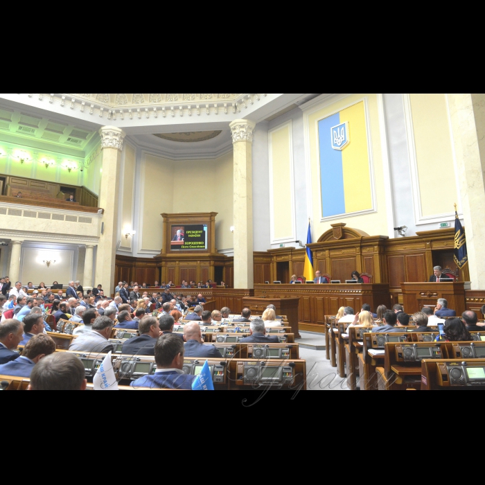 Сесія Верховної Ради України. Прийнято Закон 