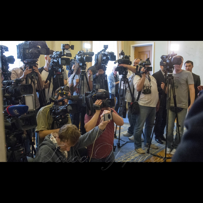 Голова Верховної Ради Андрій Парубій поспілкувався з пресою і пообіцяв, що кулуари парламенту не закриватимуть для парламентських журналістів. Журналісти