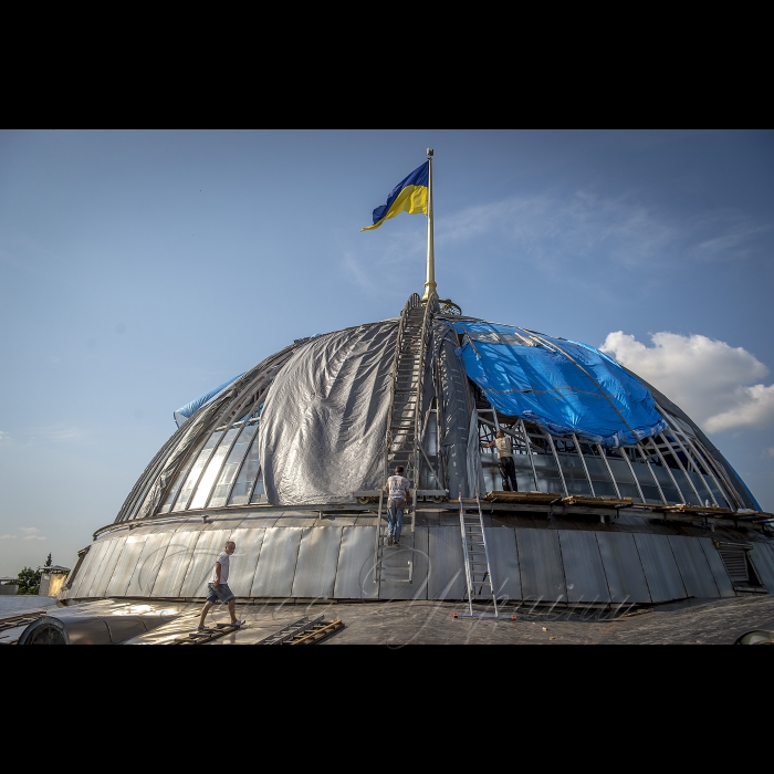 30 липня 2018 реконструкція купола на будівлі Верховної Ради України.