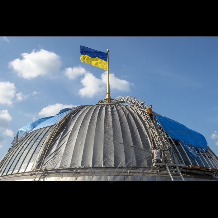 30 липня 2018 реконструкція купола на будівлі Верховної Ради України.