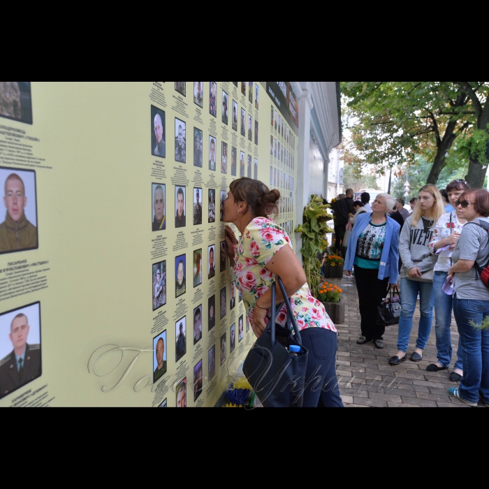 29 серпня 2018 День пам’яті загиблих у російсько-українській війні в Києві біля стіни пам’яті біля Михайлівського собору.
