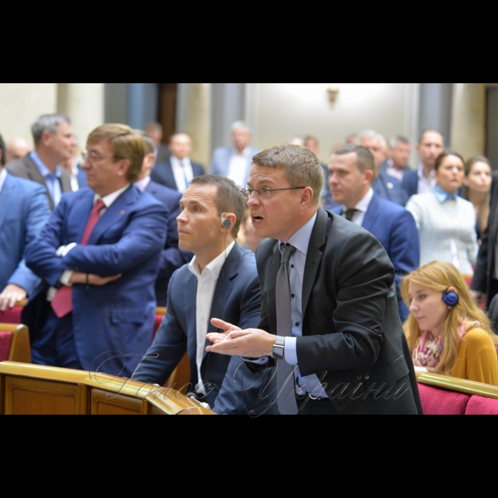 4 жовтня 2018 пленарне засідання Верховної Ради України.
Прийнято за основу проект Закону 