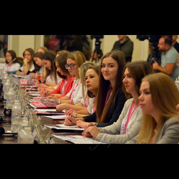 11 ЖОВТНЯ 2018 конференція з нагоди відзначення Всесвітнього дня дівчат. У цей день близько 3 тис. студенток та старшокласниць з усього світу одночасно зустрінуться з жінками - політичними лідерами у парламентах своїх країн та Європарламенті, щоб перейняти їх досвід. Українські дівчата відвідають Верховну Раду та матимуть можливість познайомитися з жінками - народними депутатами з різних фракцій. 