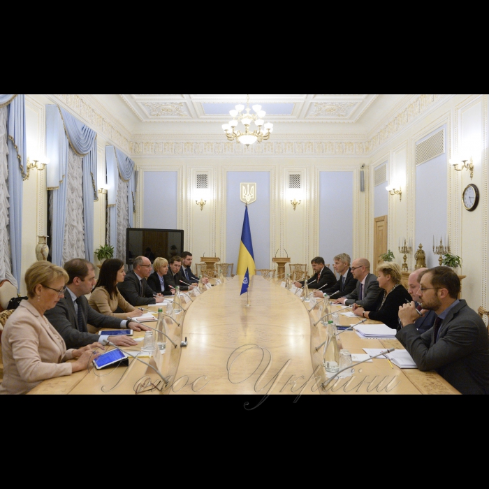 7 листопада 2018 зустріч Голови Верховної Ради України Андрія Парубія з групою експертів МВФ на чолі з керівником місії МВФ в України Рон ВАН РОДЕНОМ.