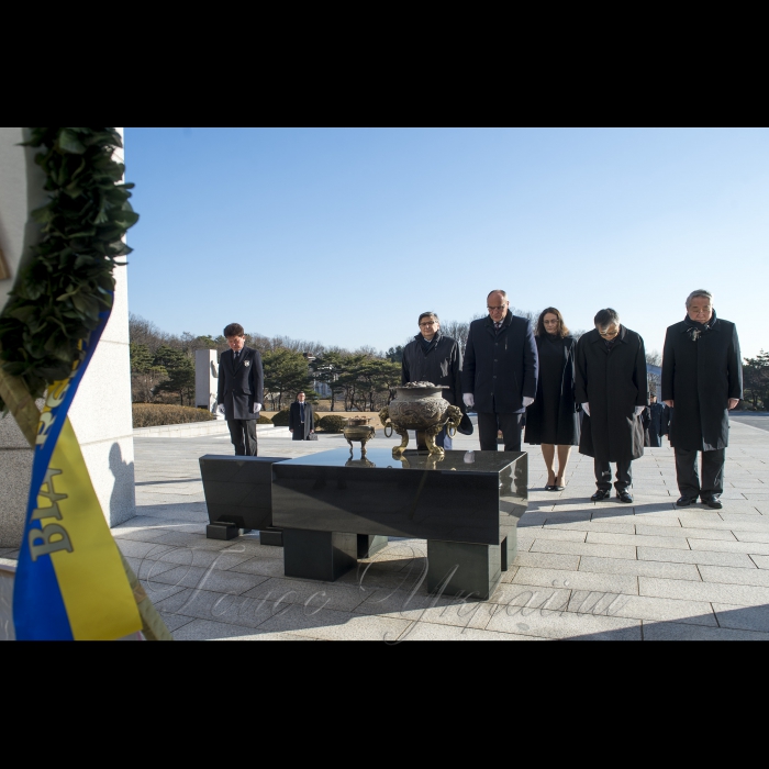 12 грудня 2018 офіційний візит Голови Верховної Ради України Андрія Парубія до Республіки Корея.
Церемонія покладання квітів до Меморіалу жертв «Революції 19 квітня 1960 року», огляд експозиції Музею.