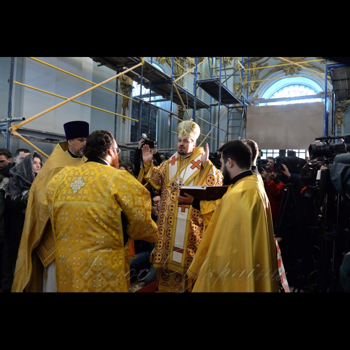 13 грудня 2018 в Андріївській церкві Києва відбулась перша архієрейська літургія, яку очолюють екзархи Вселенського патріархату.
