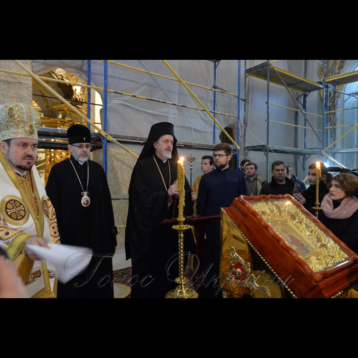 13 грудня 2018 в Андріївській церкві Києва відбулась перша архієрейська літургія, яку очолюють екзархи Вселенського патріархату.
