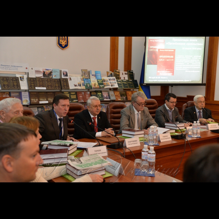 18 грудня 2018 ректор Національного педагогічного університету імені М.П. Драгоманова Віктор Андрущенко презентував книгу.