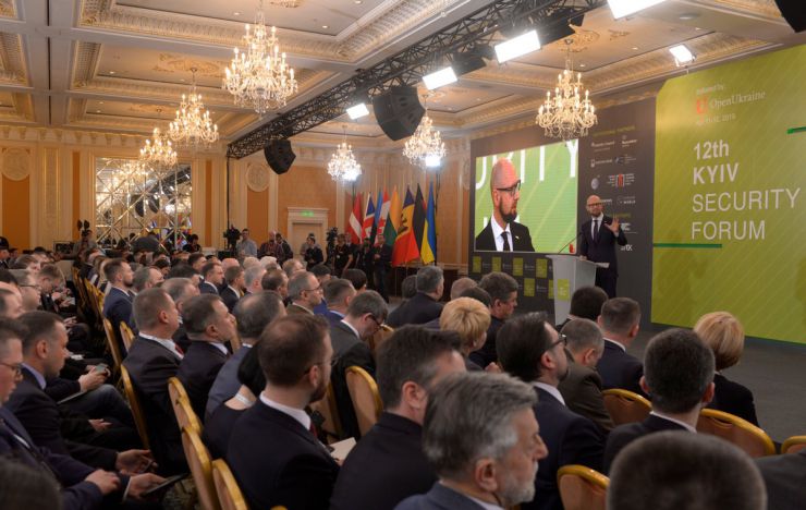 11-12 квітня 2019 проходить 12-ий Київський Безпековий Форум, організований Фондом Арсенія Яценюка «Відкрий Україну». 