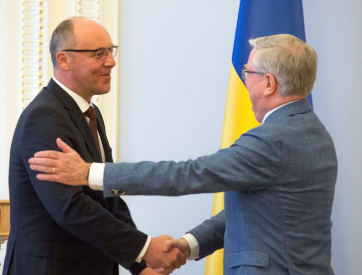 25 квітня 2019 зустріч Голови Верховної Ради України Андрія Парубія з колишнім Президентом Європейського парламенту Петом Коксом.