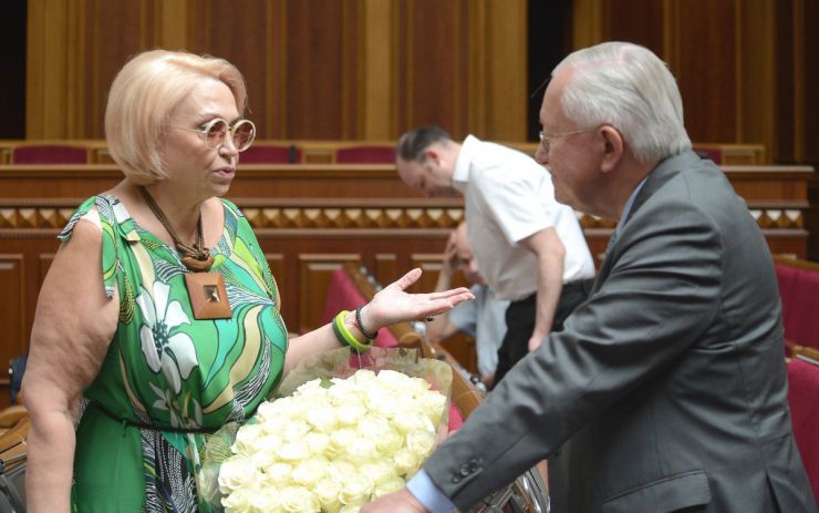 4 липня 2019 пленарне засідання Верховної Ради України.
Головуючий надав слово голові підкомітету Комітету з питань правової політики та правосуддя Олександру Черненку, який доповідає про кожну правок проекту, яка ставиться на голосування. 
Народні депутати продовжують розгляд правок до проекту Виборчого кодексу №3112-1. 
Розгляд правок розпочався з 2786-ї правки. Олександра Кужель, Борис Тарасюк Б.