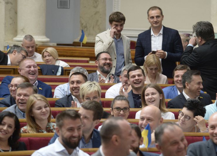 Під час пленарного засідання Верховної Ради України.