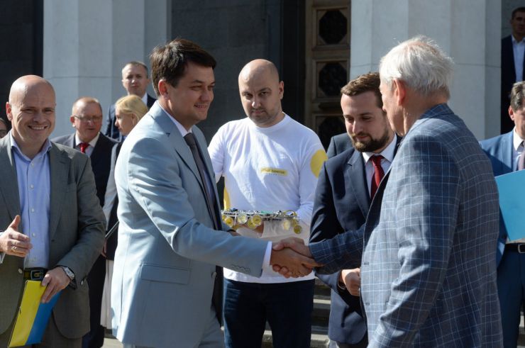 17 вересня 2019 біля будівлі Верховної Ради України на пл. Конституції, у День пацієнта медичним установам з 18 областей України вручили ключі від 20 автомобілів швидкої медичної допомоги.