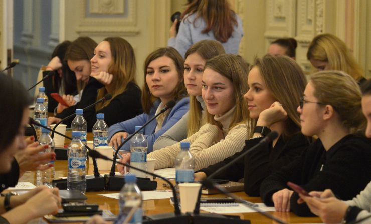 Комітет Верховної Ради України з питань інтеграції України з Європейським Союзом спільно зі Всеукраїнською молодіжною громадською організацією «Європейська молодь України» провів «Форум молодих жінок».