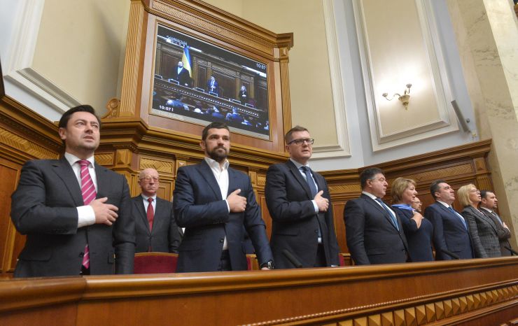 Відкрилася третя сесія Верховної Ради України дев’ятого скликання. Штучний