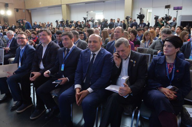 День спротиву російській окупації Криму відзначають у Києві проведенням форуму Age of Crimea. 
