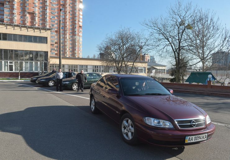 Верховна Рада України передала клінічним лікарням чотири автомобілі