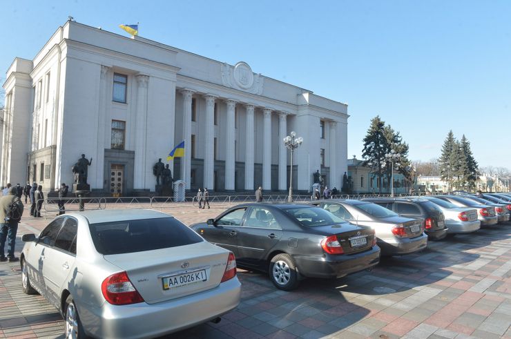 Верховна Рада України передає медикам Києва ще 25 автомобілів