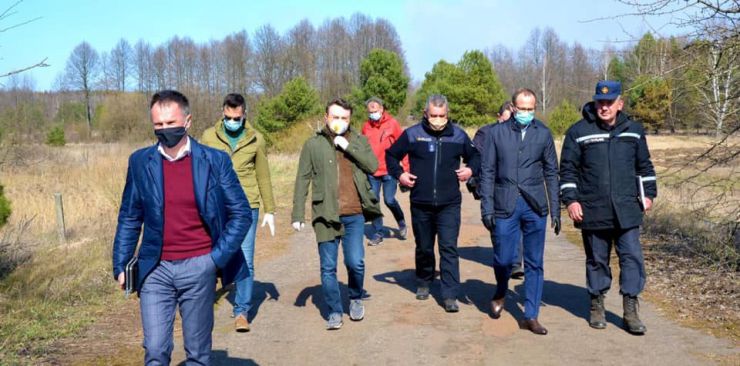 Народні депутати України відвідали оперативний штаб із ліквідації наслідків пожежі в Чорнобильській зоні відчуження та зоні безумовного відселення в Народницькому районі Житомирщини