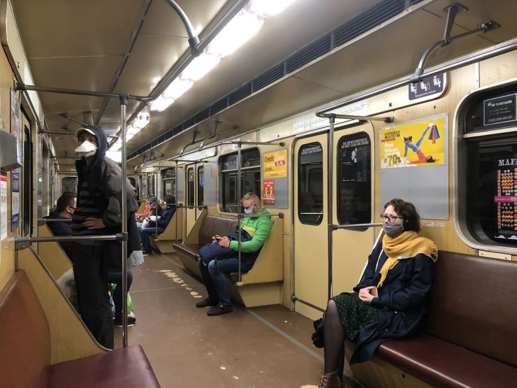 У Києві після карантинного обмеження відкрилося метро
