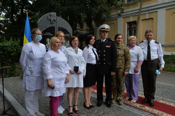 У Києві урочисто відкрили пам’ятник військовим медикам у найстарішому державному медичному закладі України - Національному військово-медичному клінічному центрі 
