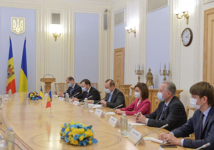 
Зустріч Голови Верховної Ради України Дмитра Разумкова з Президентом Молдови Майєю Санду. 
