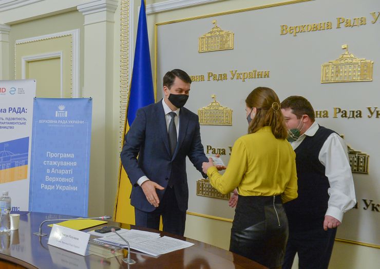 У Верховній Раді України відбулася Урочиста церемонія відкриття Програми стажування молоді в Апараті Верховної Ради України у 2021 році за участю Голови Парламенту Дмитра Разумкова. 