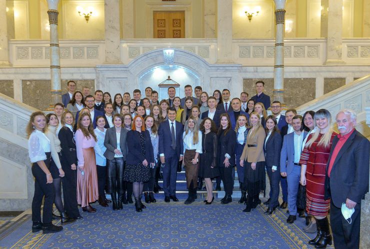 У Верховній Раді України відбулася Урочиста церемонія відкриття Програми стажування молоді в Апараті Верховної Ради України у 2021 році за участю Голови Парламенту Дмитра Разумкова. 