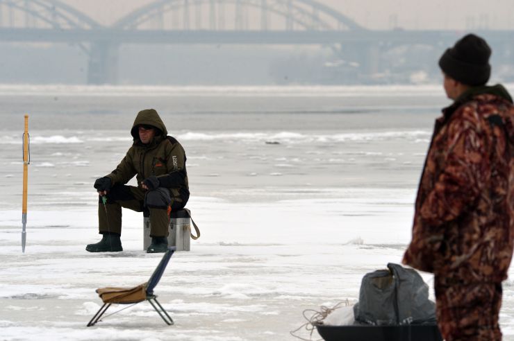 Зимняя рыбалка. Осокорки. Киев.
