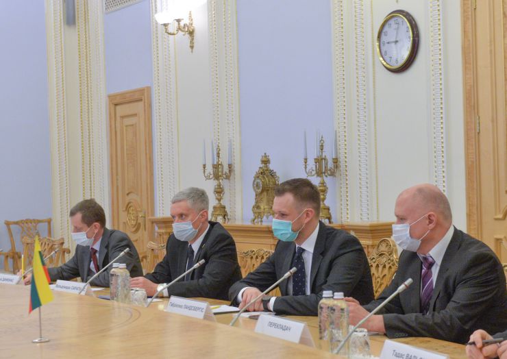 Встреча Председателя Верховной Рады Украины Дмитрия Разумкова с
Министром иностранных дел Литвы Габриелюсом Ландсбергисом