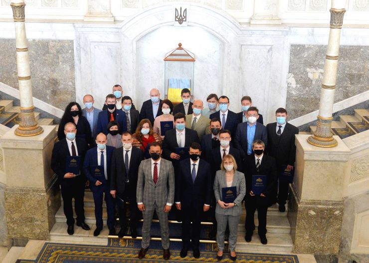 Голова Парламенту Дмитро Разумков взяв участь в урочистій церемонії вручення дипломів стипендіатів Верховної Ради України за 2020 рік.