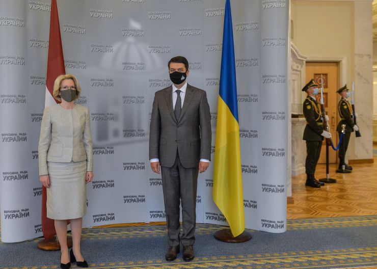 Голова Верховної Ради України Дмитро Разумков зустрівся з Головою Саейму Латвійської Республіки Інарою Мурнієце.