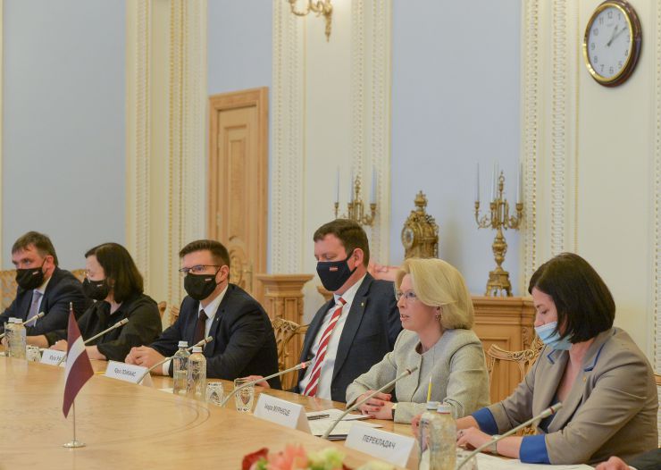 Голова Верховної Ради України Дмитро Разумков зустрівся з Головою Саейму Латвійської Республіки Інарою Мурнієце.