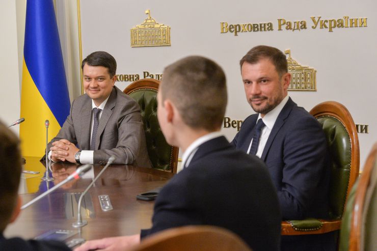 Председатель Верховной Рады Украины Дмитрий Разумков встретился со школьниками Киевской