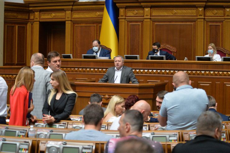 Пленарне засідання Верховної Ради України.

За результатами голосування народні депутати підтримали усі пропозиції і прийняли Закон 