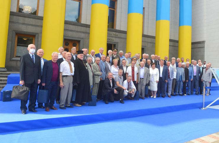 Перший заступник Голови Верховної Ради України Руслан Стефанчук вручив відзнаку «30 років Акту проголошення незалежності України» парламентаріям першого скликання.
