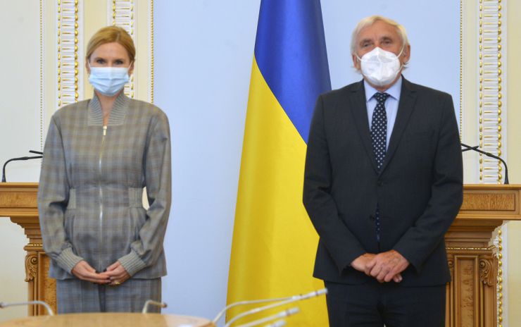 Заступниця Голови Верховної Ради України Олена Кондратюк зустрілася з Першим заступником Голови Сенату Парламенту Чехії Їржі Ружічкою в рамках його офіційного візиту в Україну.